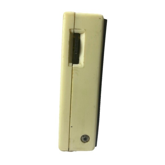 Valiant 8 Transistor AM Radio Vintage 1960’s Missing Antenna Works!! - Picture 4 of 4